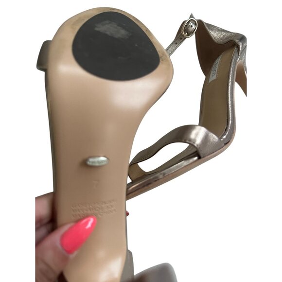 TONY BIANCO Brushed Gold Leather Stiletto Heels Sandals Size 7 - Picture 6 of 9